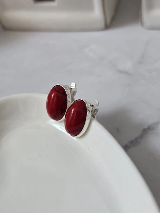 Klipsy z czerwonym kamieniem