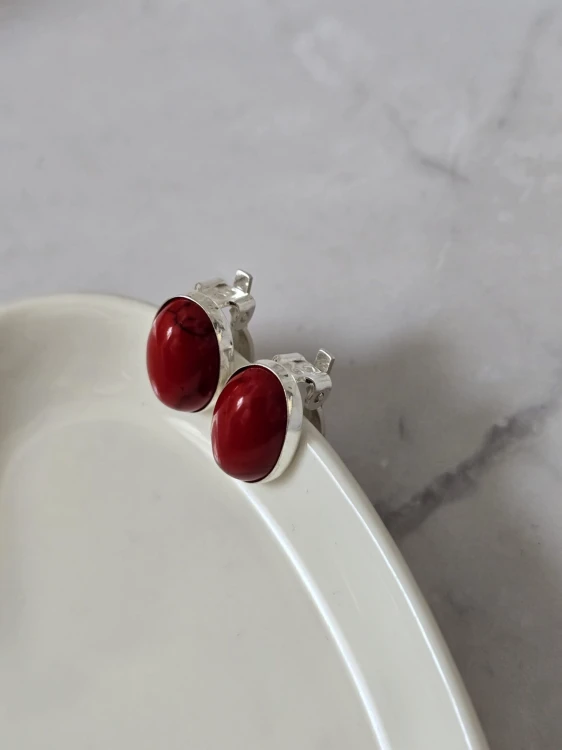 Klipsy z czerwonym kamieniem