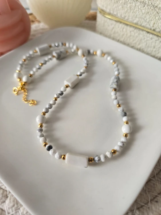 Naszyjnik "Spokój i Siła" – z howlitem i hematytem