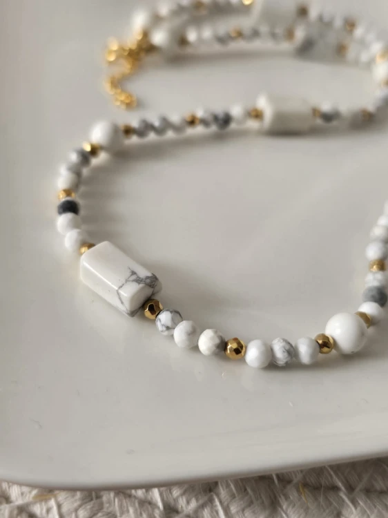 Naszyjnik "Spokój i Siła" – z howlitem i hematytem