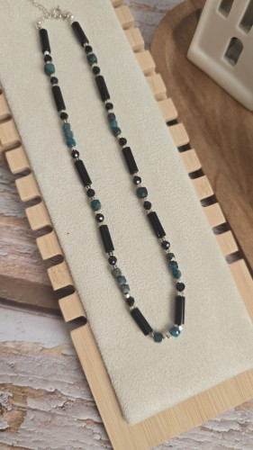 Naszyjnik z onyksem, turmalinem i apatytem