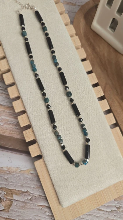 Naszyjnik z onyksem, turmalinem i apatytem