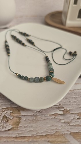 Regulowany naszyjnik z motywem piórka – agat, jaspis oceaniczny i agat mszysty