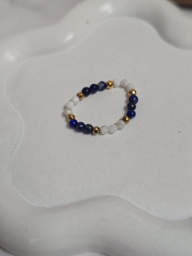 Pierścionek z lapis lazuli i howlitem "Spokój i Mądrość"