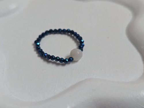 Pierścionek z agatem i hematytem "Stabilność i Ochrona"