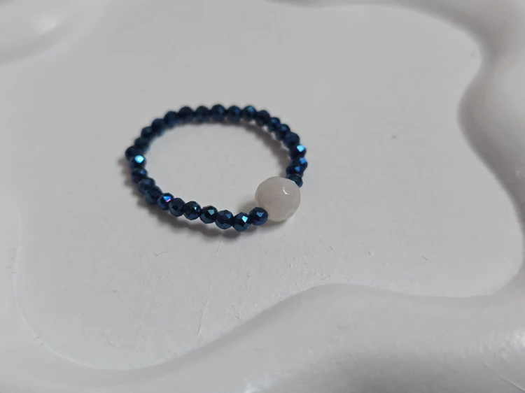 Pierścionek z agatem i hematytem "Stabilność i Ochrona"