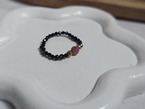 Pierścionek z różowym turmalinem i spinelem "Siła i Ochrona"