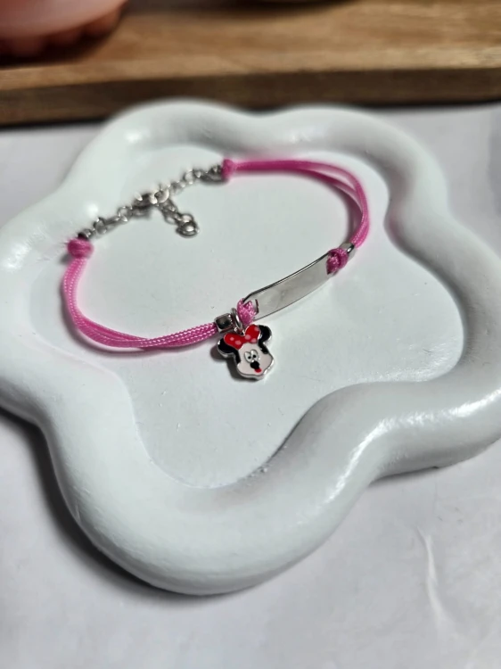 Bransoletką z Myszką Minnie dla dziewczynki