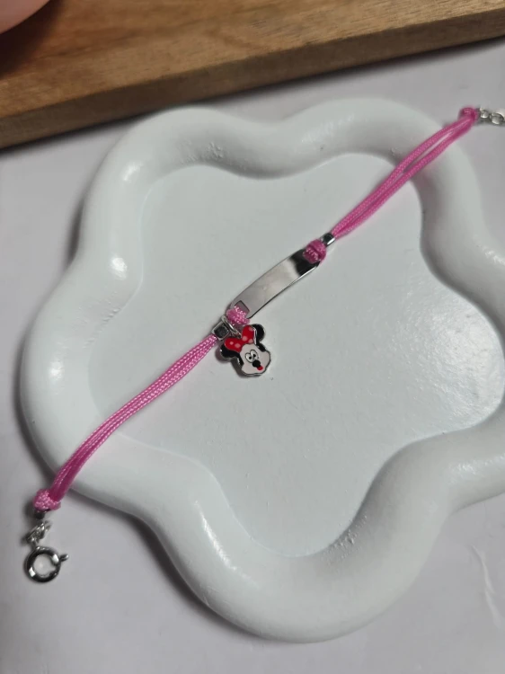 Bransoletką z Myszką Minnie dla dziewczynki