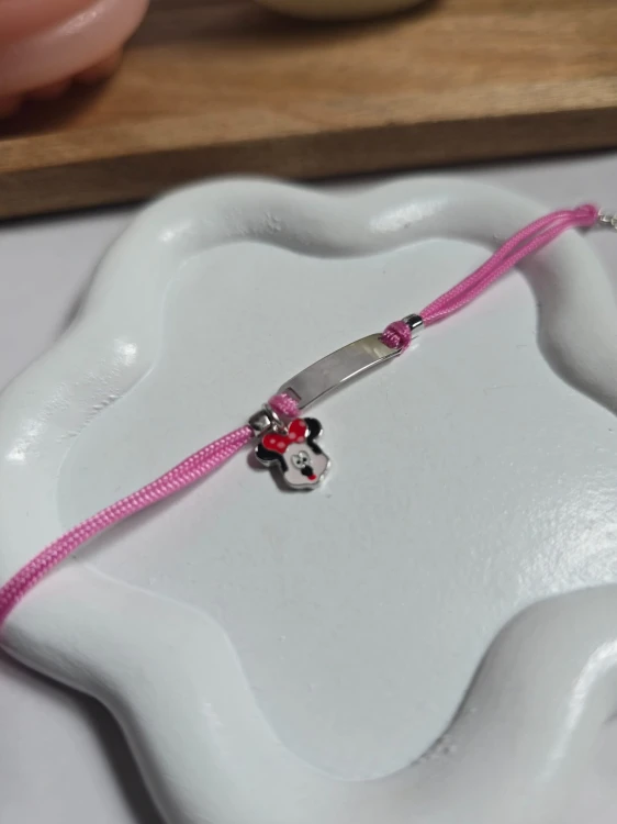 Bransoletką z Myszką Minnie dla dziewczynki