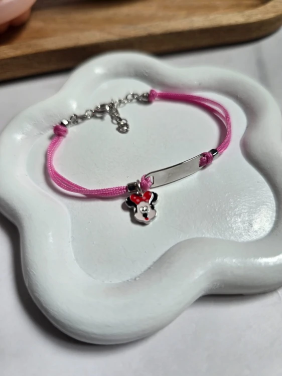 Bransoletką z Myszką Minnie dla dziewczynki