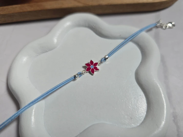 Bransoletka z kwiatkiem dla dziewczynki