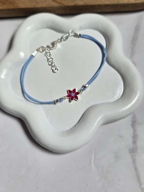 Bransoletka z kwiatkiem dla dziewczynki