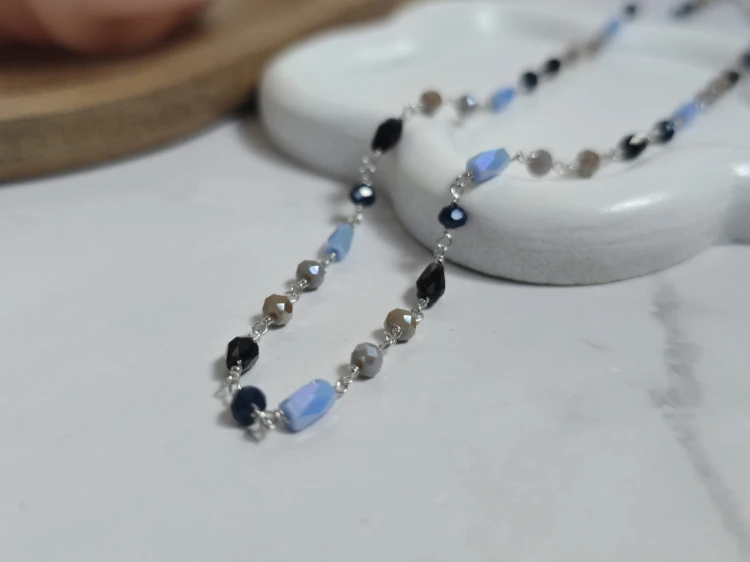 Naszyjnik z koralikami szklanymi