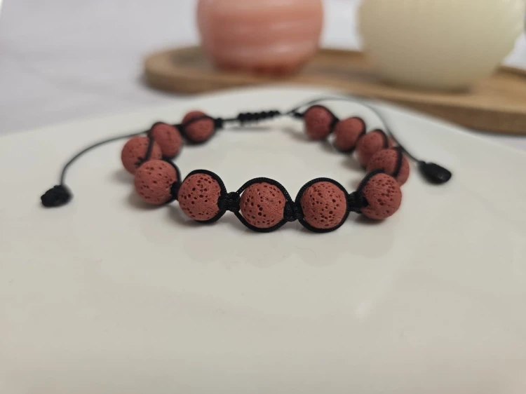 Męska bransoletka z czerwonq lawą wulkaniczną