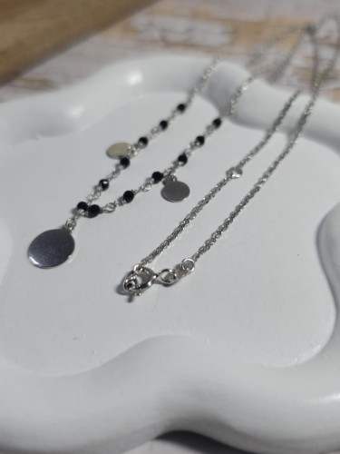 Naszyjnik z czarnymi koralikami