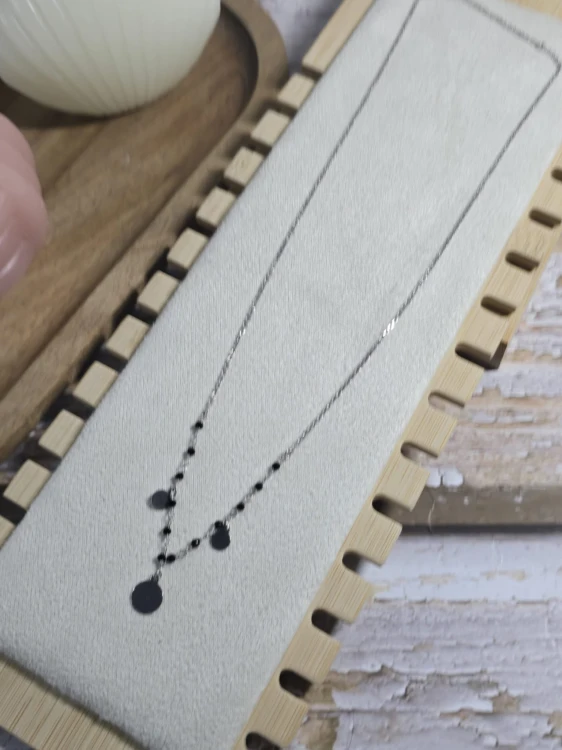 Naszyjnik z czarnymi koralikami