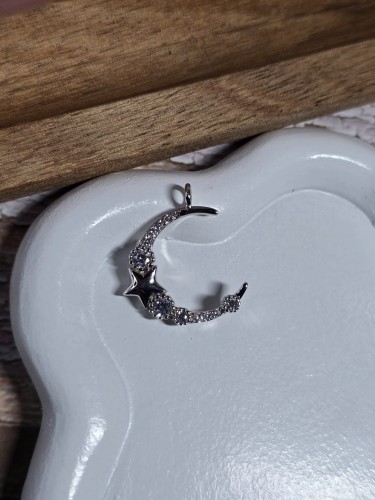 Wisiorek księżyc z cyrkoniami