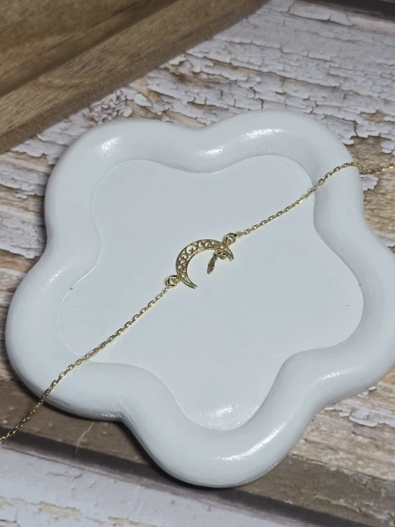 Bransoletka zlocona z księżycem i piórkiem