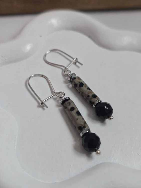 Kolczyki z jaspisem dalmatyńskim i turmalinem