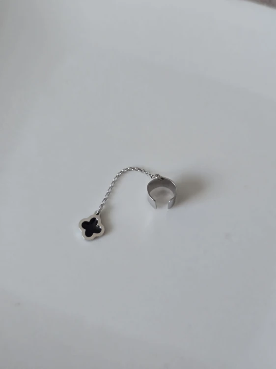 Nausznica Czarna Koniczynka