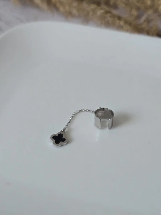 Nausznica Czarna Koniczynka