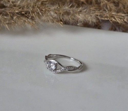 Pierścionek Subtelny Blask