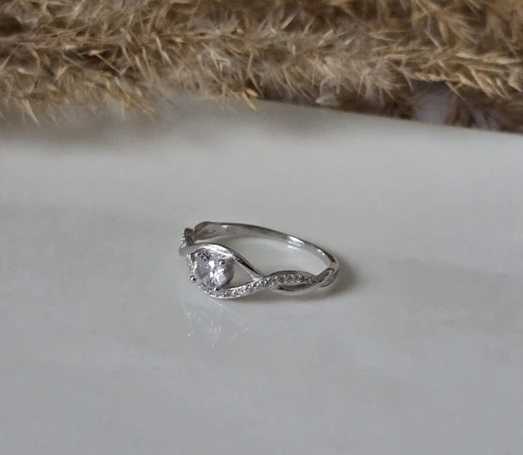 Pierścionek Subtelny Blask