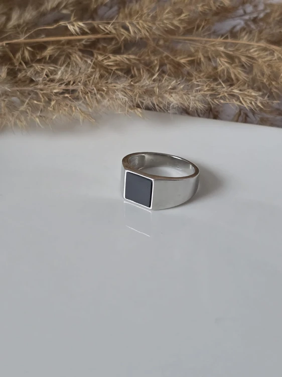 Sygnet Czarny Akcent