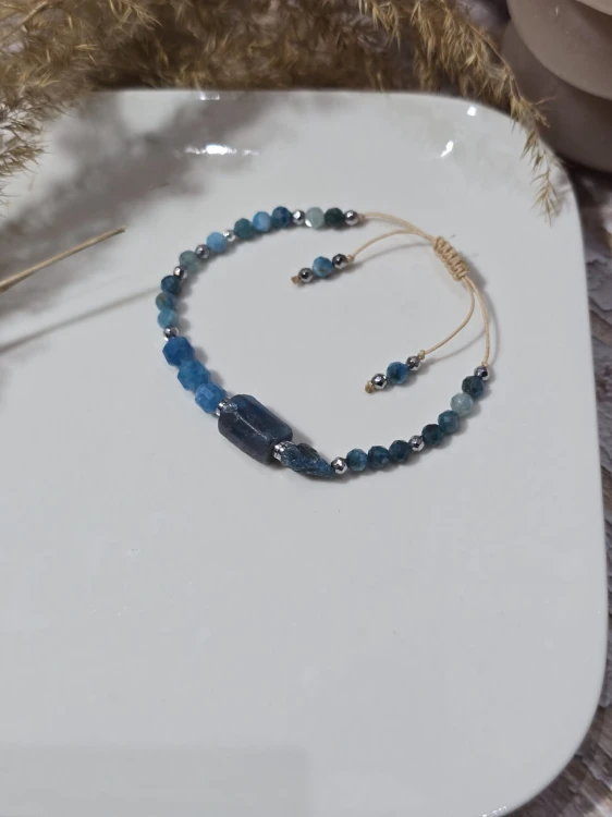 Błękitna Inspiracja – Regulowana Bransoletka z Naturalnym Apatytem