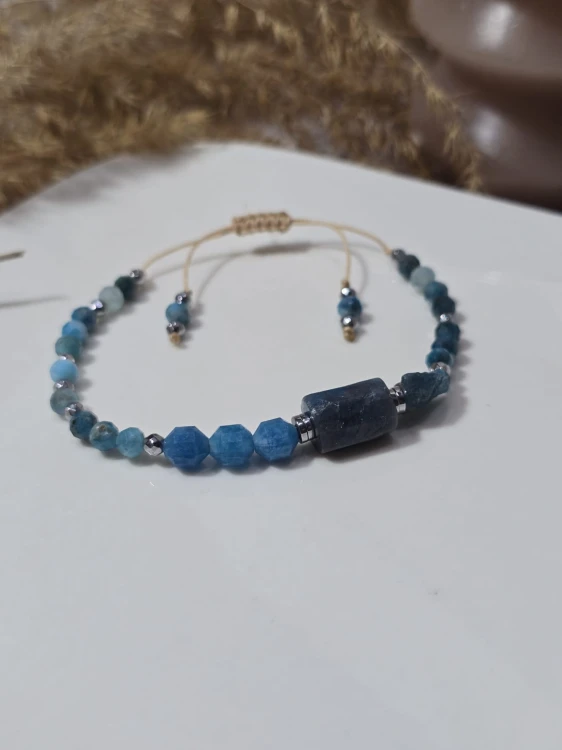 Błękitna Inspiracja – Regulowana Bransoletka z Naturalnym Apatytem