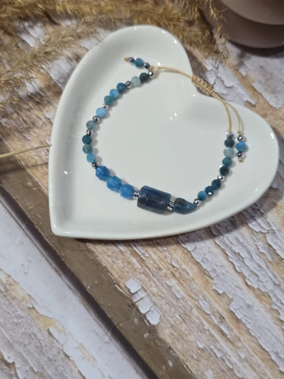 Błękitna Inspiracja – Regulowana Bransoletka z Naturalnym Apatytem