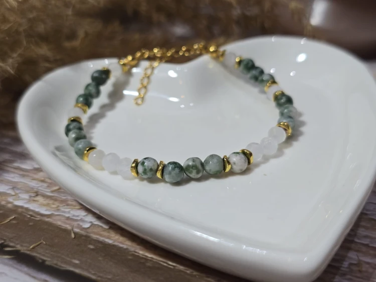 Elegancki Talizman – Bransoletka z Agatem Mszystym, Kamieniem Księżycowym i Złoconym Srebrem