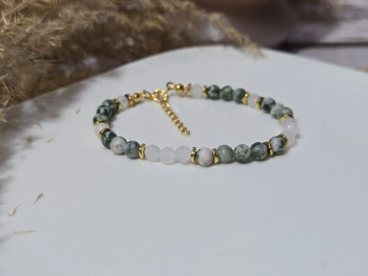 Elegancki Talizman – Bransoletka z Agatem Mszystym, Kamieniem Księżycowym i Złoconym Srebrem